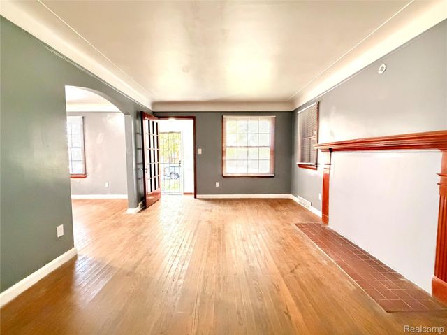 10897 Lakepointe Street, Detroit, MI 48224