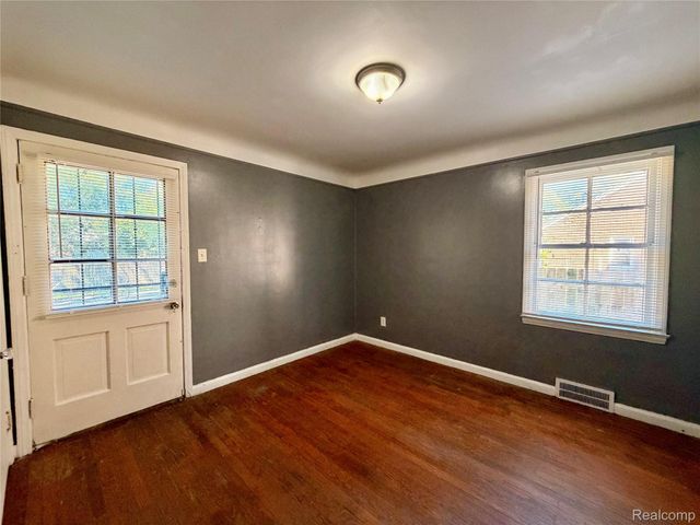 10897 Lakepointe Street, Detroit, MI 48224