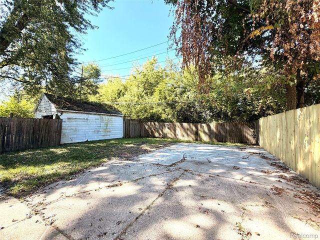 10897 Lakepointe Street, Detroit, MI 48224