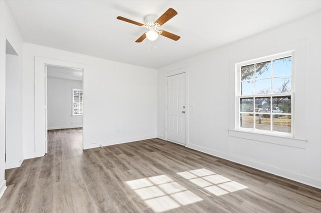 803 E 14th Street, Bonham, TX 75418