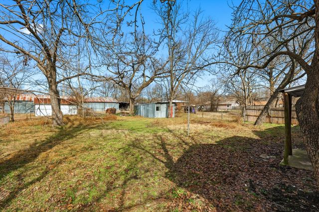 803 E 14th Street, Bonham, TX 75418