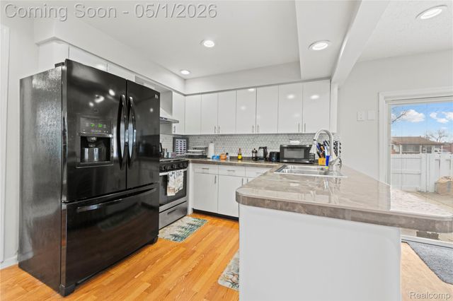 33615 VICEROY Drive, Sterling Heights, MI 48310
