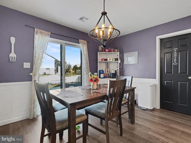 10 CORIANDER LN, Manchester, PA 17345