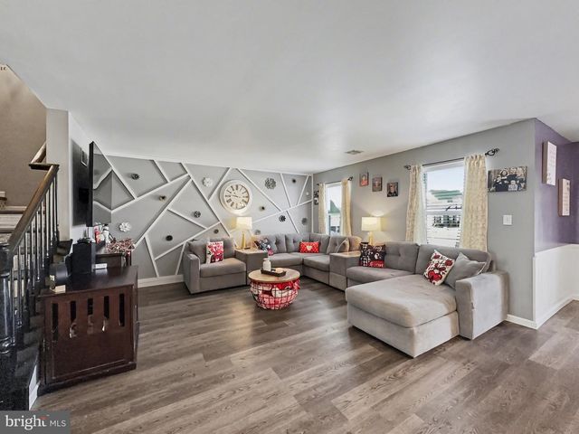 10 CORIANDER LN, Manchester, PA 17345