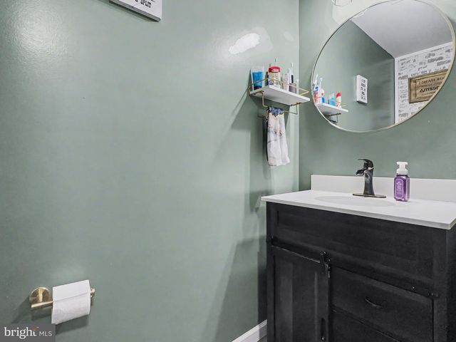 10 CORIANDER LN, Manchester, PA 17345