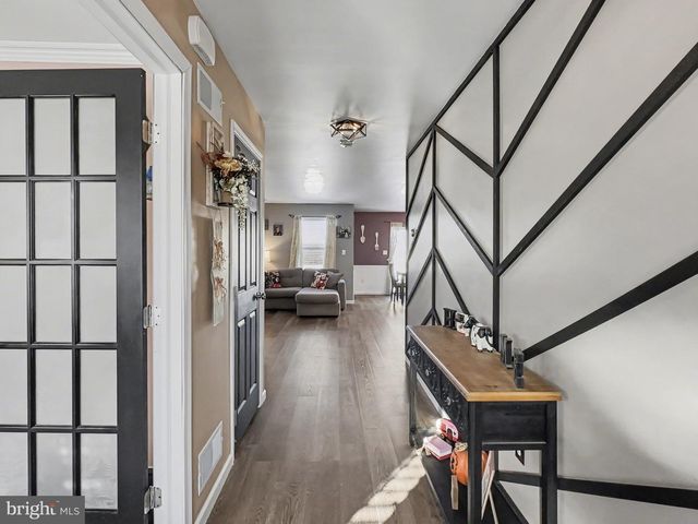 10 CORIANDER LN, Manchester, PA 17345