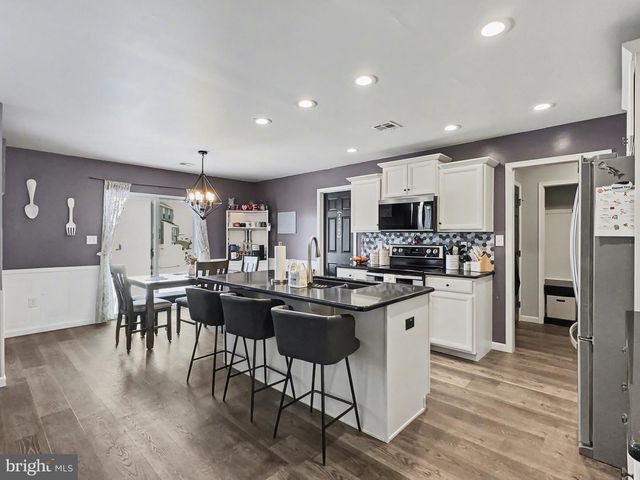 10 CORIANDER LN, Manchester, PA 17345