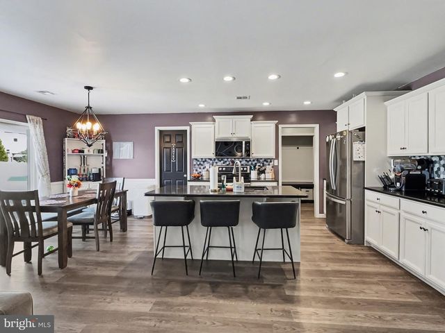 10 CORIANDER LN, Manchester, PA 17345