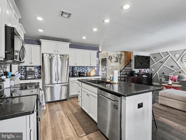 10 CORIANDER LN, Manchester, PA 17345