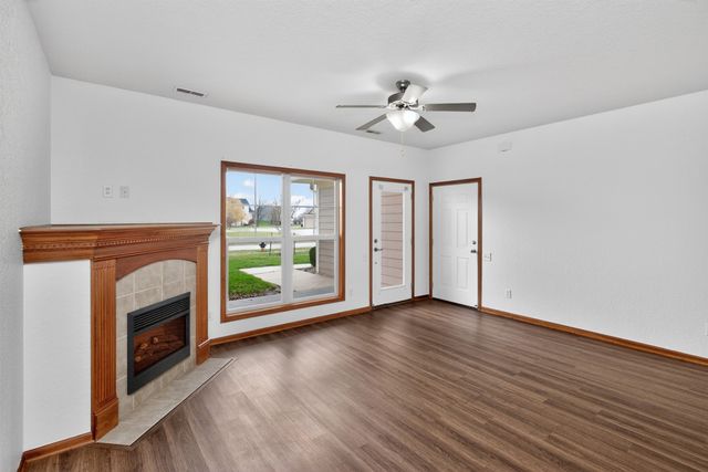2406 NE Oak Drive 3, Ankeny, IA 50021