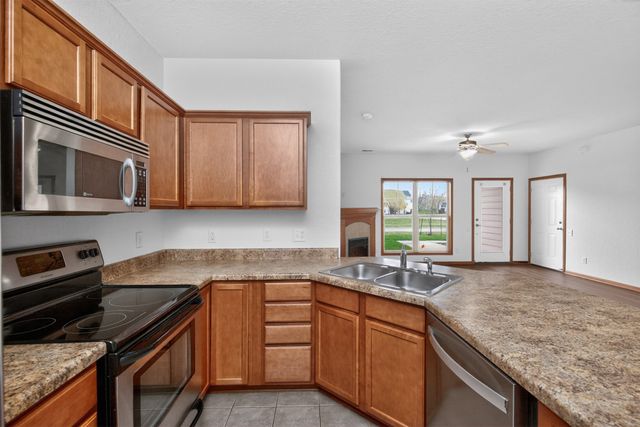 2406 NE Oak Drive 3, Ankeny, IA 50021