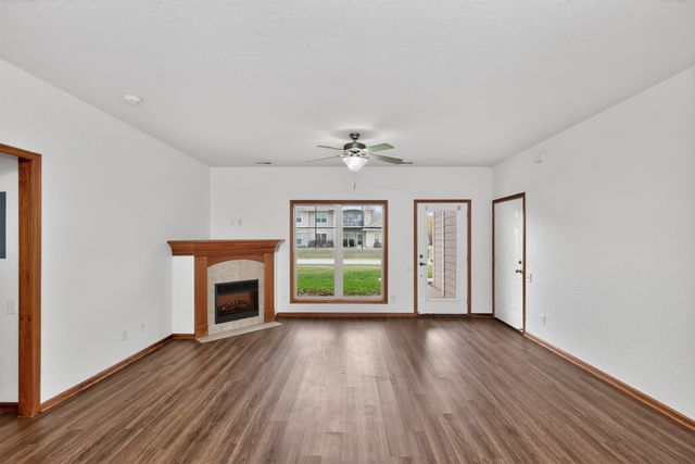 2406 NE Oak Drive 3, Ankeny, IA 50021