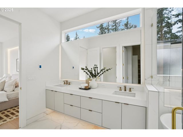 10715 Se 13TH Cir, Vancouver, WA 98664