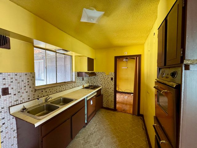 18101 Marx Street, Highland Park City, MI 48203