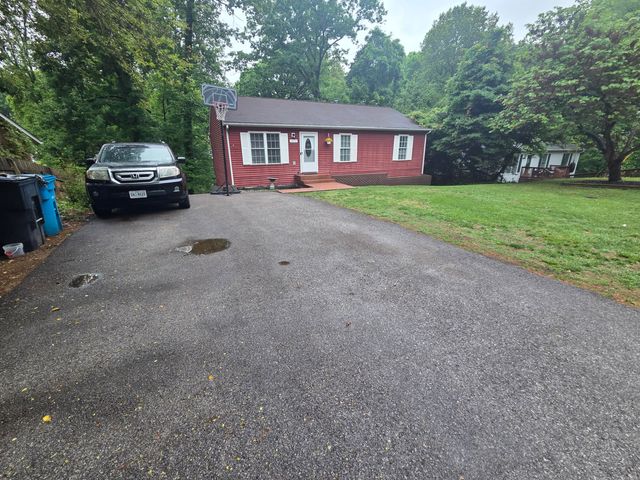 5075 Youngwood DR, Roanoke, VA 24017