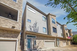 938 W 22nd Street B, Houston, TX 77008