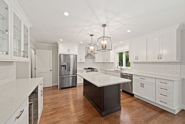 15 Lakeview Ave, Waltham, MA 02451