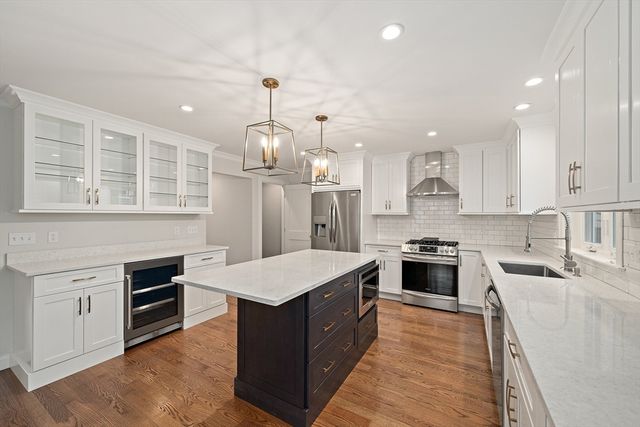 15 Lakeview Ave, Waltham, MA 02451