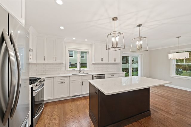 15 Lakeview Ave, Waltham, MA 02451