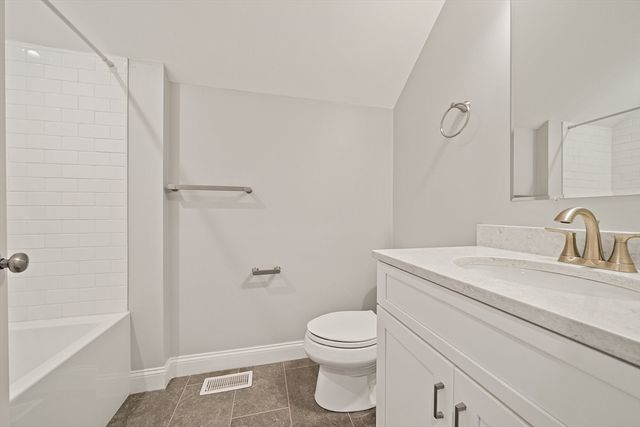 15 Lakeview Ave, Waltham, MA 02451