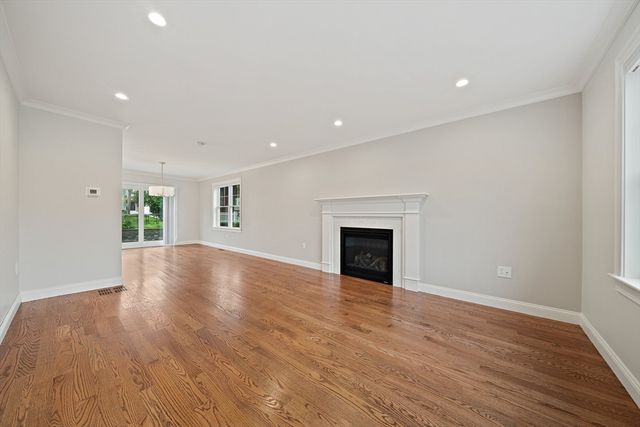 15 Lakeview Ave, Waltham, MA 02451