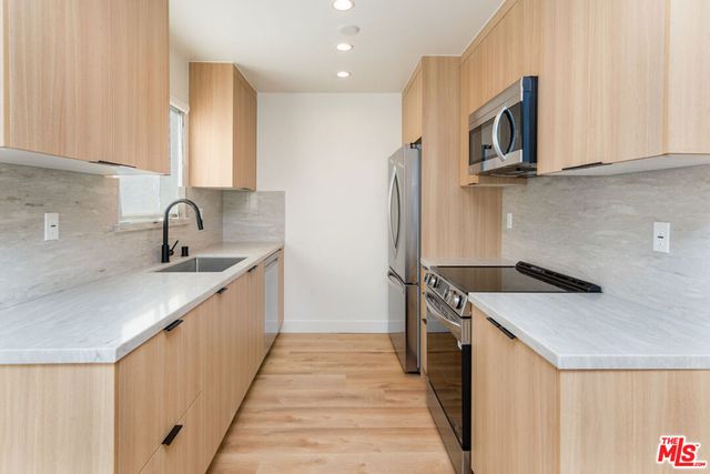 610 N orlando 205, West Los Angeles, CA 90048