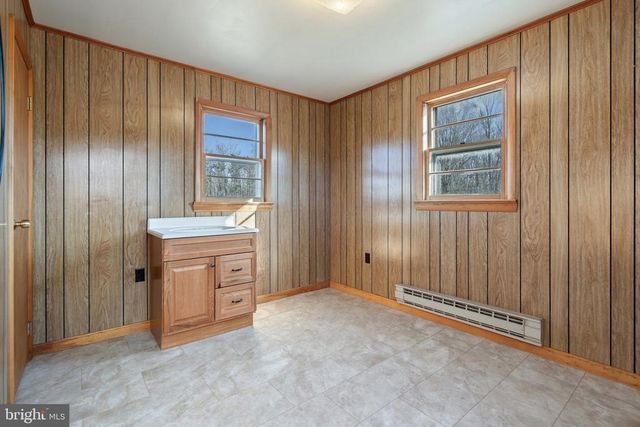 528 TIBBS SHOP RD, Brightwood, VA 22715