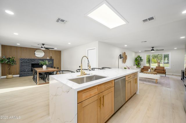 1985 E CARSON Drive, Tempe, AZ 85282