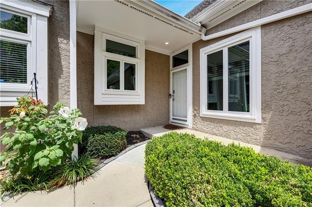 6724 W 126th Court, Leawood, KS 66209