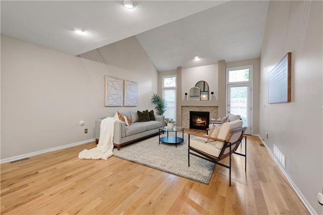 6724 W 126th Court, Leawood, KS 66209