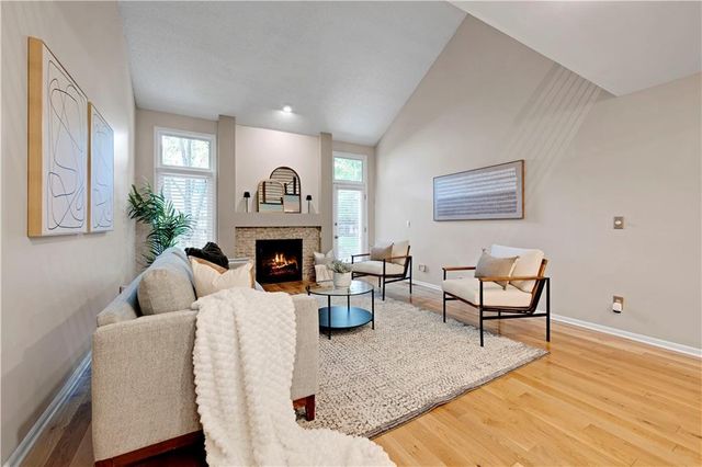 6724 W 126th Court, Leawood, KS 66209