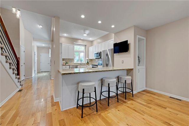 6724 W 126th Court, Leawood, KS 66209
