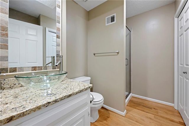 6724 W 126th Court, Leawood, KS 66209