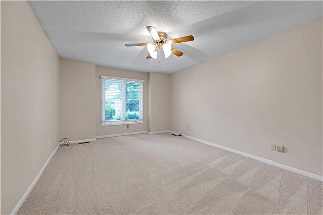 6724 W 126th Court, Leawood, KS 66209