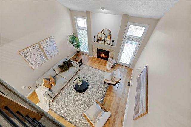 6724 W 126th Court, Leawood, KS 66209
