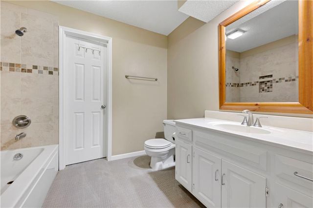 6724 W 126th Court, Leawood, KS 66209