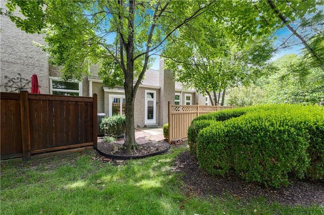 6724 W 126th Court, Leawood, KS 66209