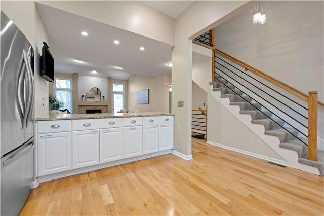 6724 W 126th Court, Leawood, KS 66209