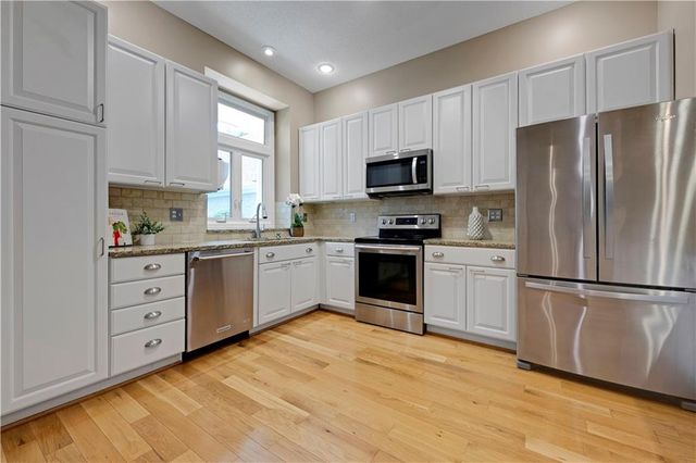 6724 W 126th Court, Leawood, KS 66209