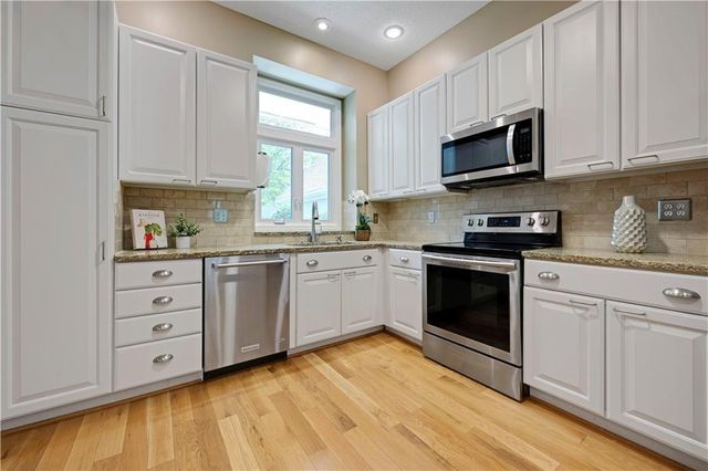 6724 W 126th Court, Leawood, KS 66209