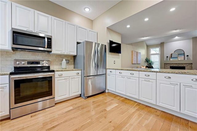 6724 W 126th Court, Leawood, KS 66209