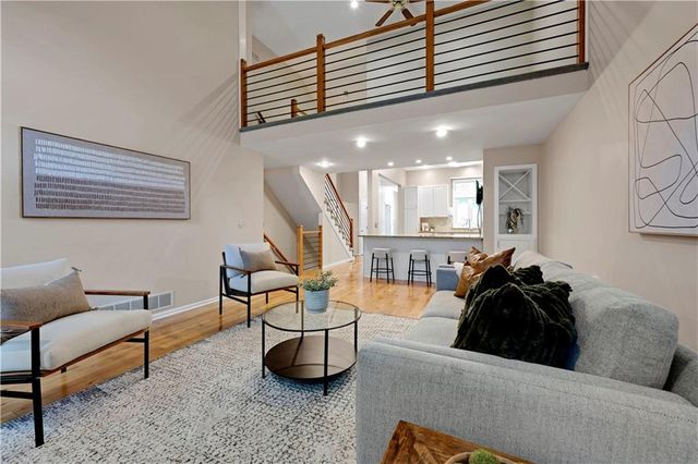 6724 W 126th Court, Leawood, KS 66209
