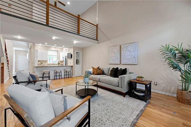 6724 W 126th Court, Leawood, KS 66209