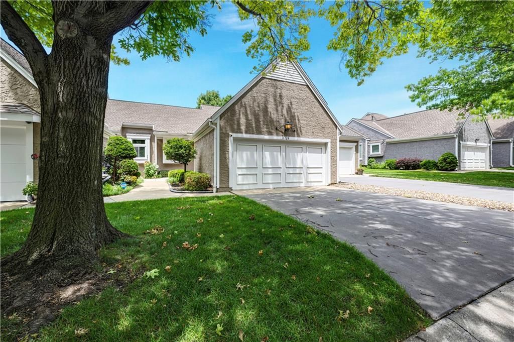 6724 W 126th Court, Leawood, KS 66209