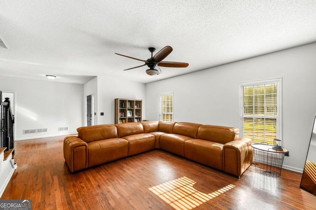 176 Oak Leaf Drive, Carrollton, GA 30116