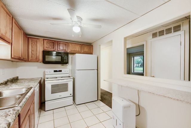 1102 Westover Lane 1A, Schaumburg, IL 60193