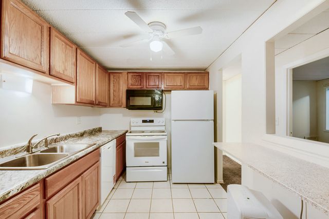 1102 Westover Lane 1A, Schaumburg, IL 60193