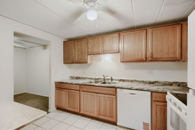 1102 Westover Lane 1A, Schaumburg, IL 60193