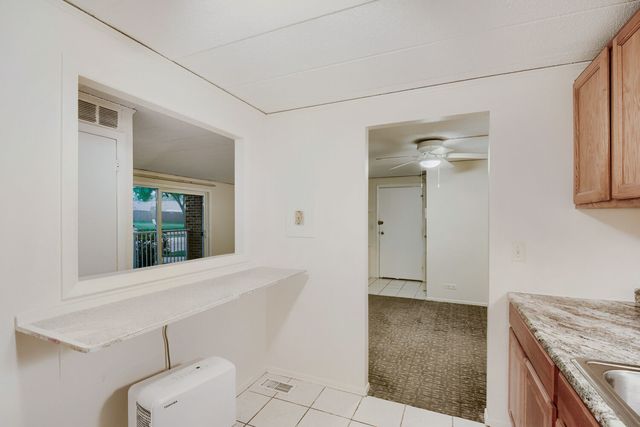 1102 Westover Lane 1A, Schaumburg, IL 60193