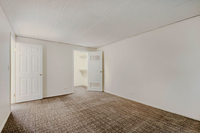 1102 Westover Lane 1A, Schaumburg, IL 60193